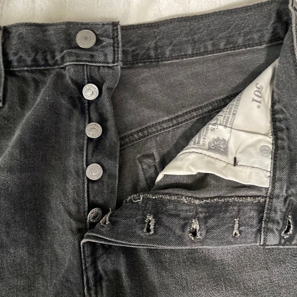 Levi’s 501 Wedgie fit shorts - Picture 2 of 9